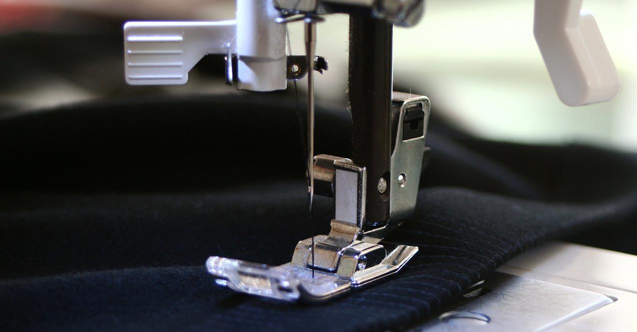 Como funcionam as máquinas de costura