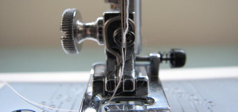Como ajustar a tensão de uma máquina de costura